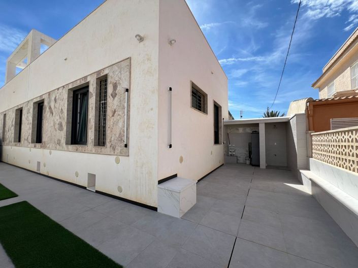 Image No.33-5 Bed Villa for sale