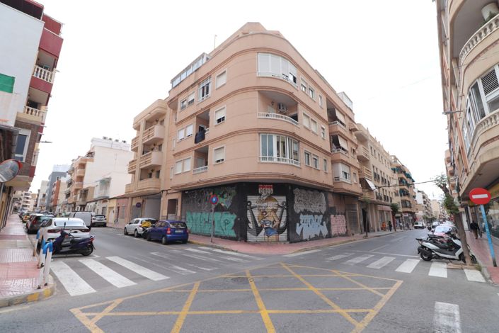 Image No.1-3 Bed Apartment for sale
