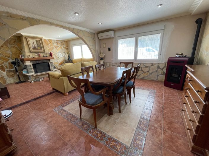 Image No.3-4 Bed Villa for sale