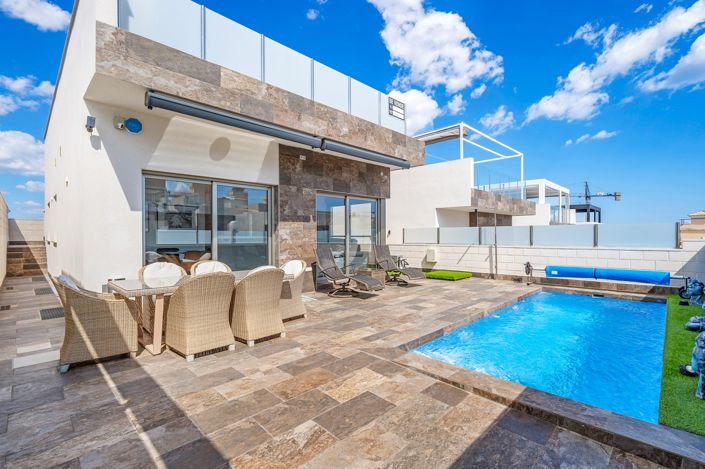 Image No.1-4 Bed Villa for sale