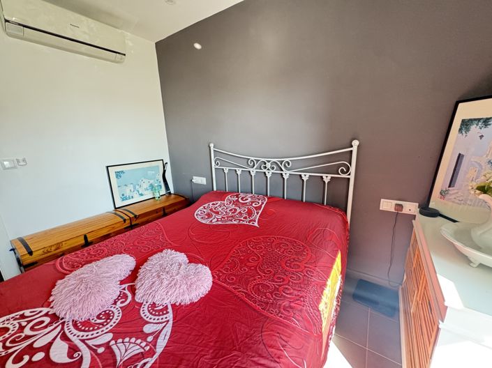 Image No.13-2 Bed Property for sale