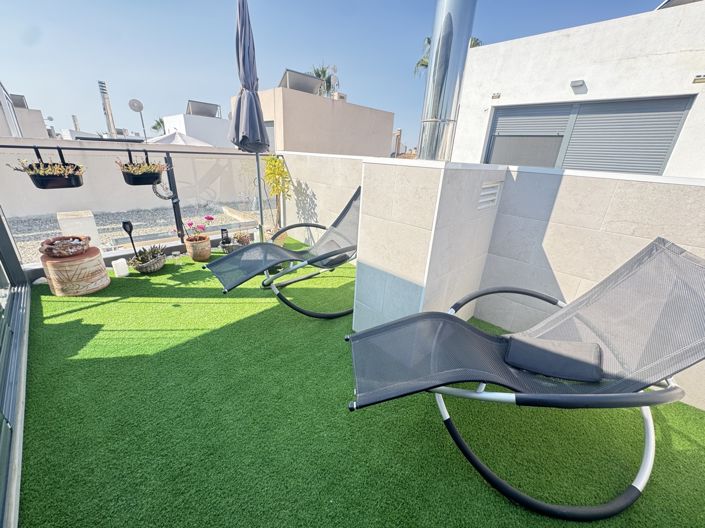 Image No.25-2 Bed Property for sale