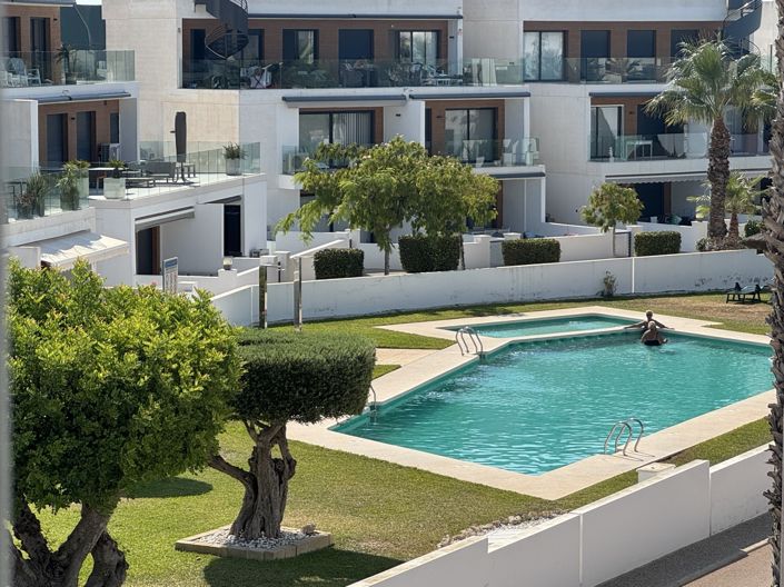 Image No.27-2 Bed Property for sale