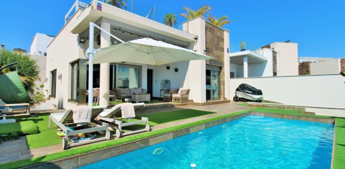 Image No.1-4 Bed Villa for sale