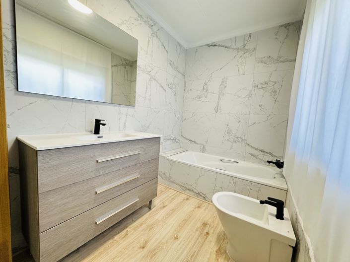 Image No.8-5 Bed Villa for sale