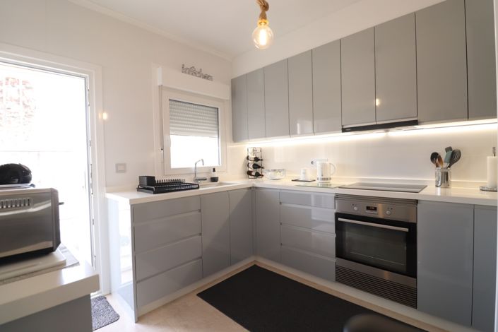 Image No.10-3 Bed Property for sale