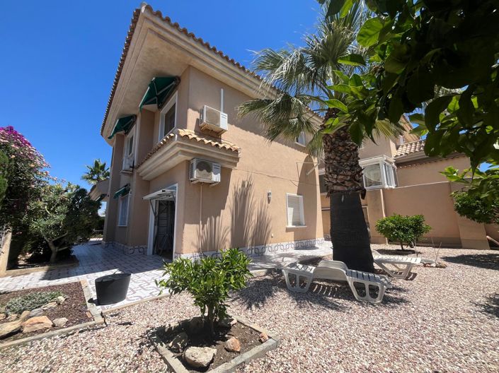 Image No.1-4 Bed Villa for sale