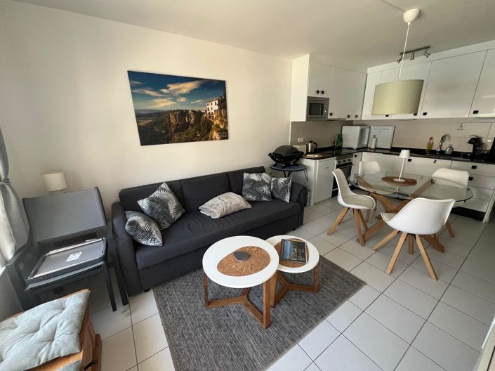 Image No.10-2 Bed Property for sale