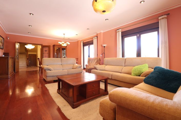 Image No.4-6 Bed Villa for sale