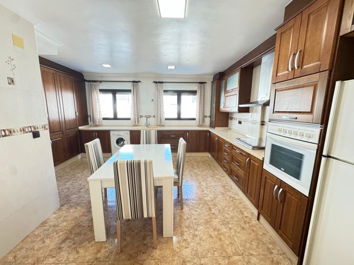 Image No.12-3 Bed Property for sale