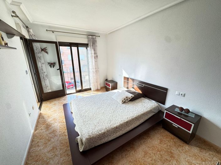 Image No.21-3 Bed Property for sale