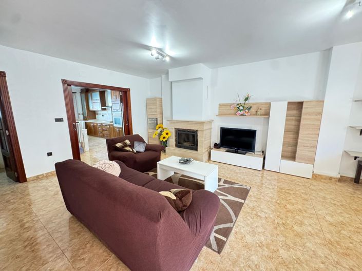 Image No.8-3 Bed Property for sale