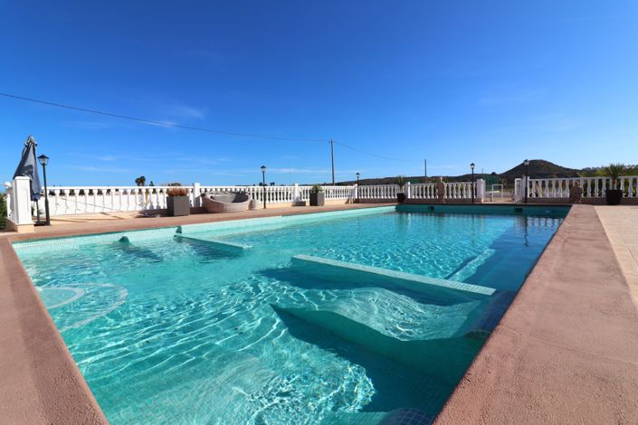 Image No.2-3 Bed Villa for sale