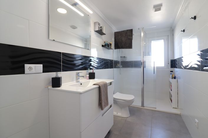 Image No.27-3 Bed Villa for sale