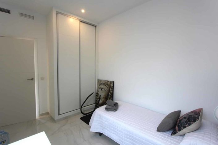 Image No.11-3 Bed Property for sale