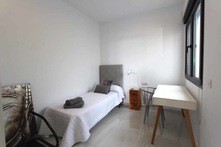 Image No.12-3 Bed Property for sale