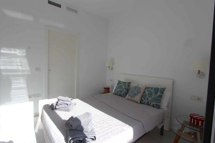 Image No.18-3 Bed Property for sale