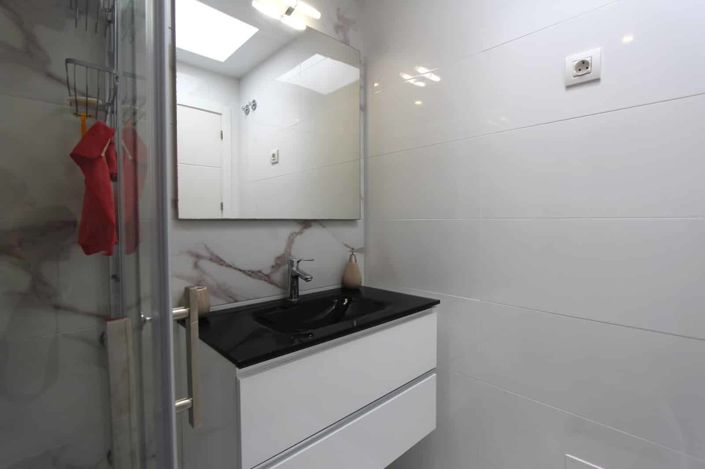 Image No.21-3 Bed Property for sale