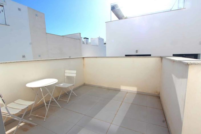 Image No.23-3 Bed Property for sale