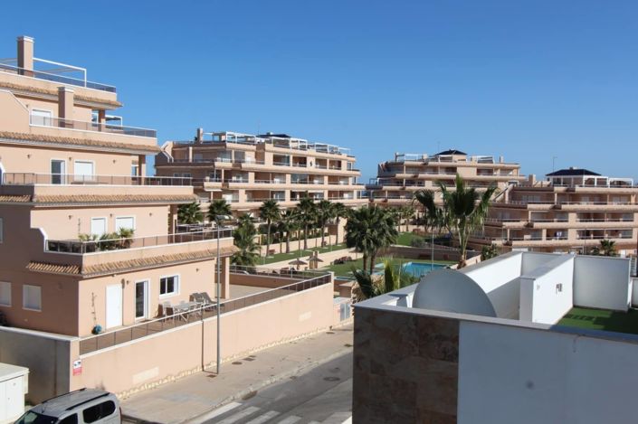 Image No.32-3 Bed Property for sale