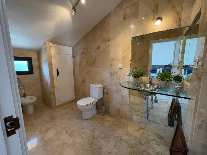 Image No.18-3 Bed Apartment for sale