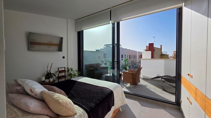 Image No.20-3 Bed Property for sale