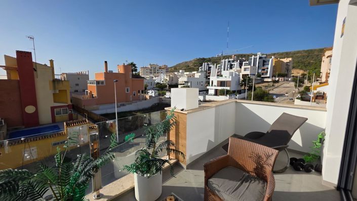 Image No.26-3 Bed Property for sale