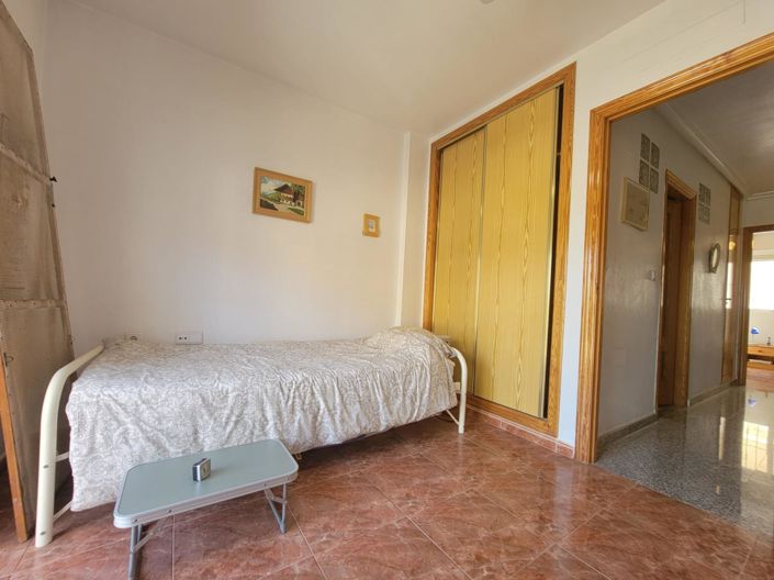 Image No.28-3 Bed Property for sale