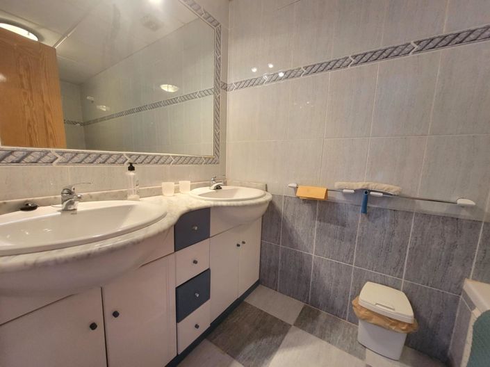 Image No.29-3 Bed Property for sale