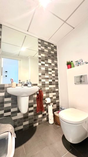 Image No.11-2 Bed Property for sale