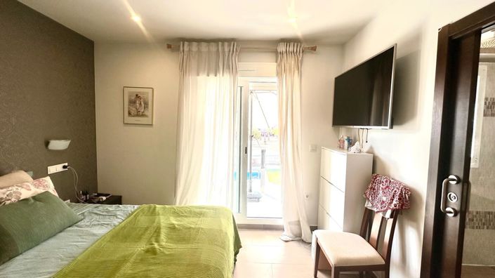 Image No.30-2 Bed Property for sale