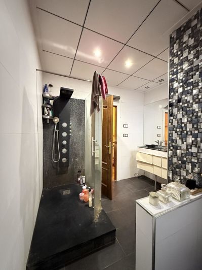 Image No.19-4 Bed Property for sale