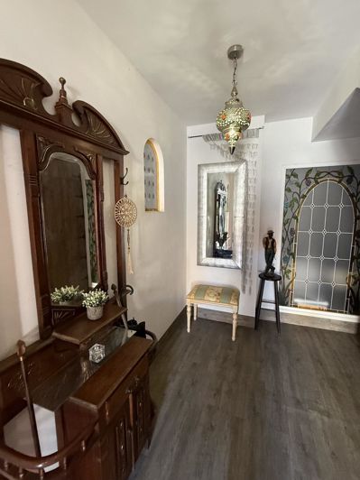 Image No.2-4 Bed Property for sale