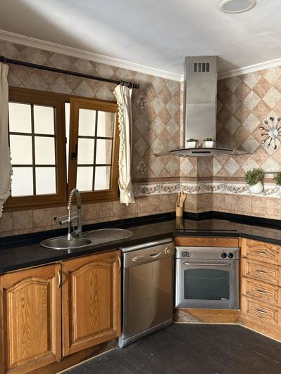 Image No.44-4 Bed Property for sale