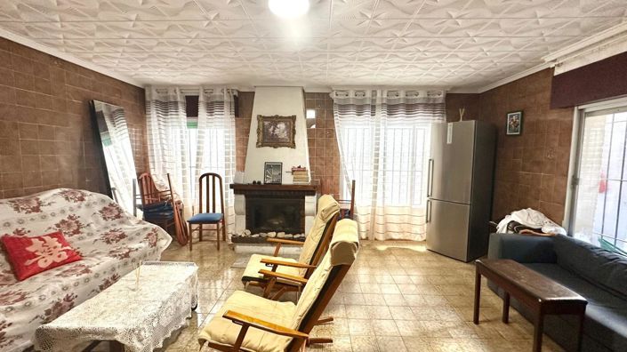 Image No.1-4 Bed Property for sale