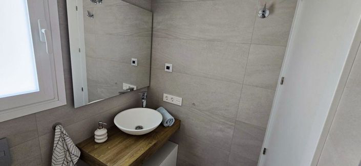 Image No.18-2 Bed Property for sale