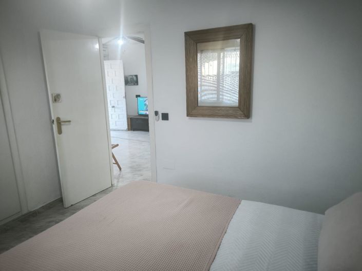 Image No.10-2 Bed Property for sale