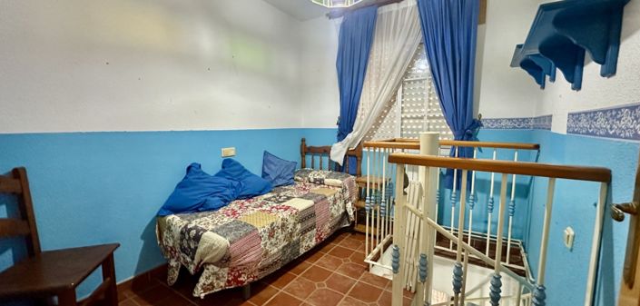 Image No.10-3 Bed Property for sale