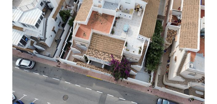 Image No.11-3 Bed Property for sale