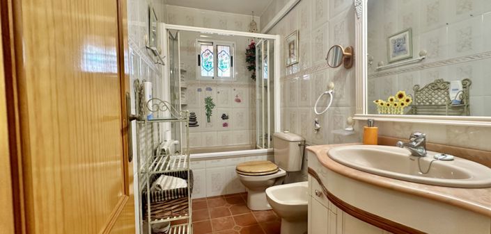 Image No.28-3 Bed Property for sale