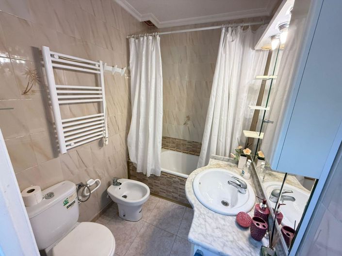 Image No.11-2 Bed Property for sale