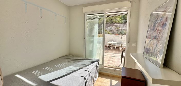 Image No.10-2 Bed Property for sale