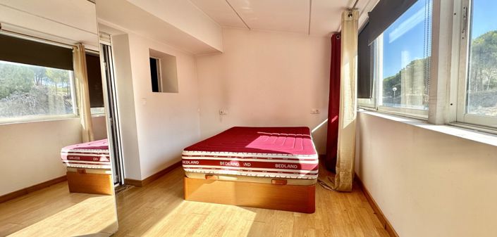 Image No.13-2 Bed Property for sale