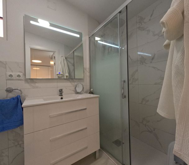 Image No.17-4 Bed Property for sale