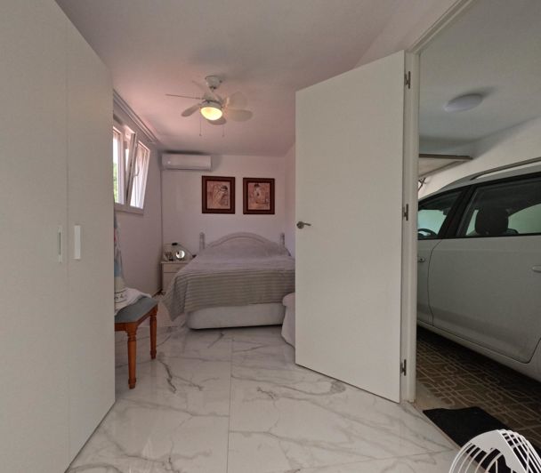 Image No.23-4 Bed Property for sale