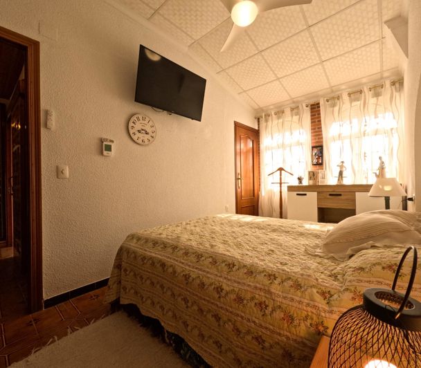 Image No.28-4 Bed Property for sale