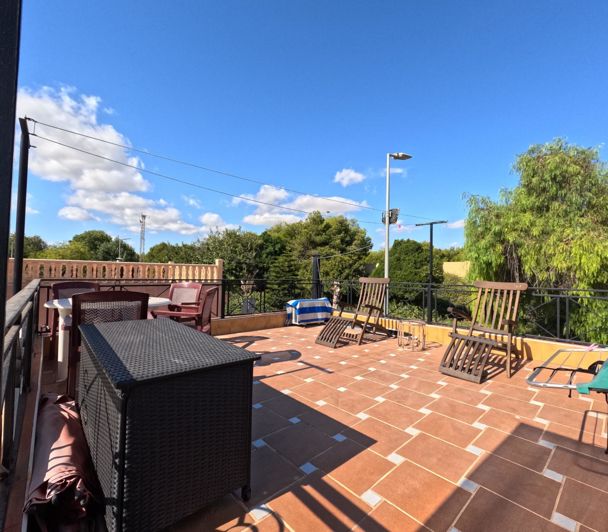 Image No.37-4 Bed Property for sale