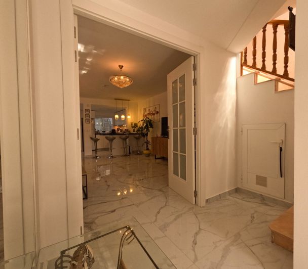 Image No.8-4 Bed Property for sale