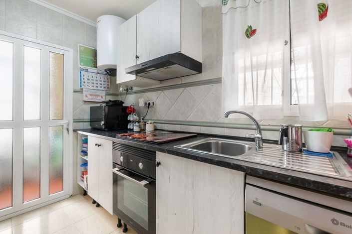 Image No.19-3 Bed Property for sale