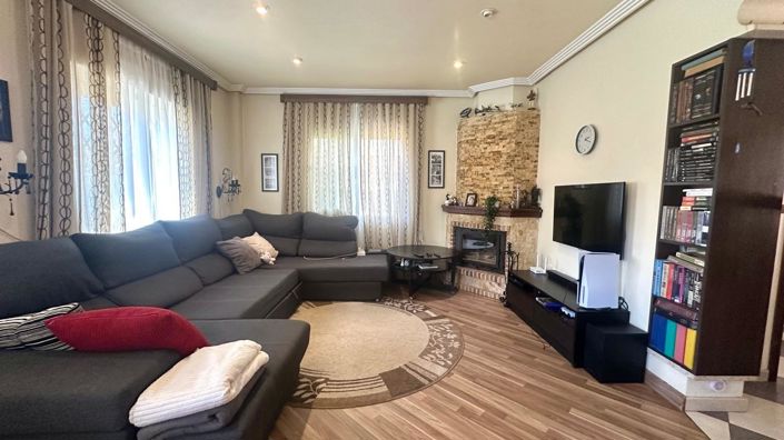 Image No.21-3 Bed Property for sale